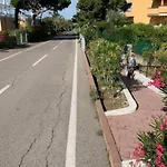 Flat Acquamarina アパート